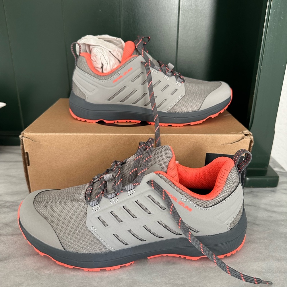 NWT Izumi WX-Alp Canyon Mountain Shoes Pink and Gray Pear Size 8